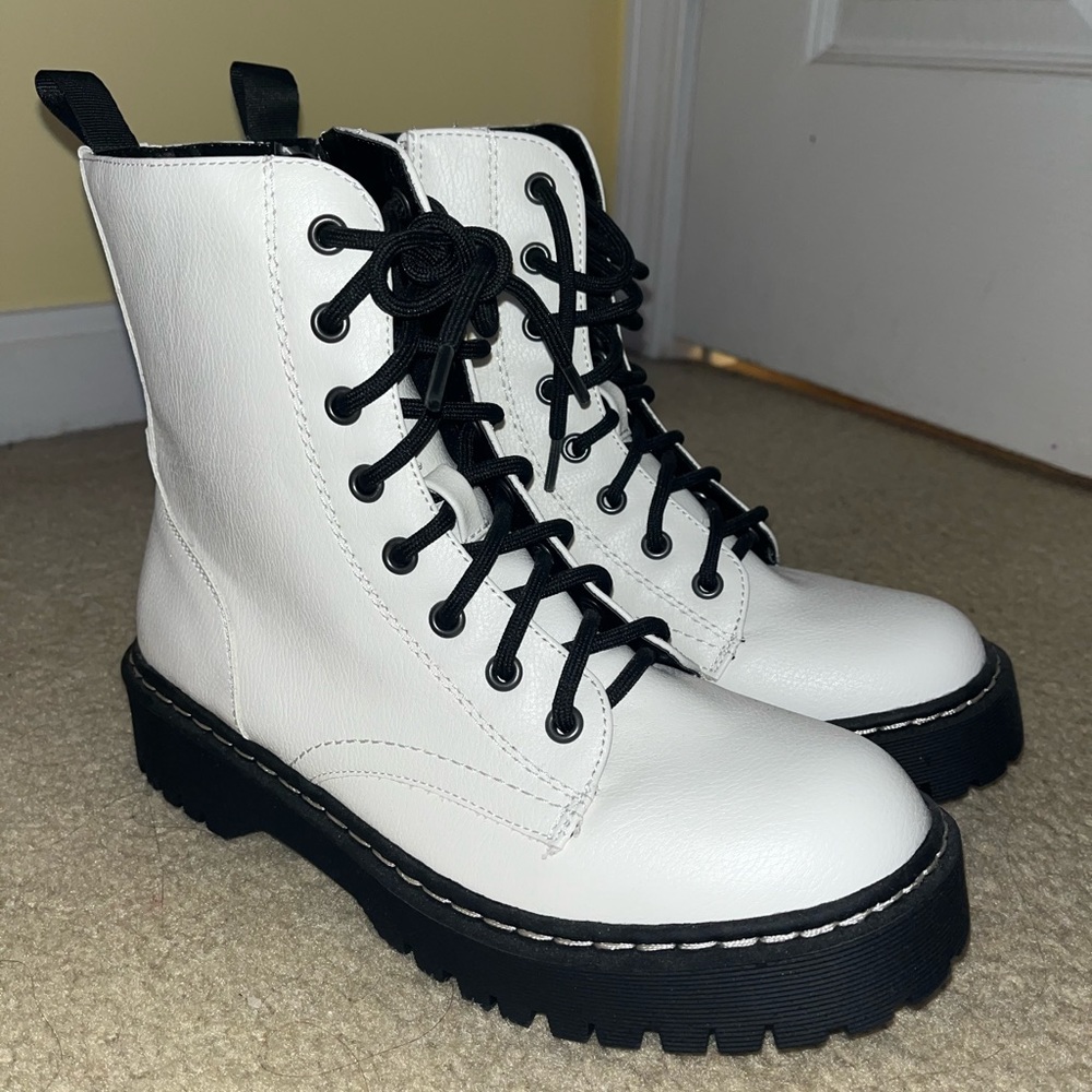 Simply Jules white combat boot